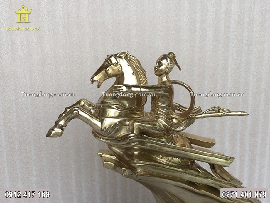 Từng đường nét họa tiết được chạm khắc sắc nét